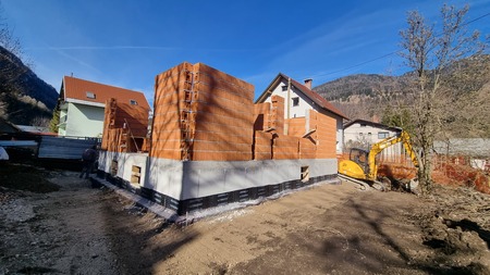 Gradnja večstanovanjskega objekta v Mojstrani